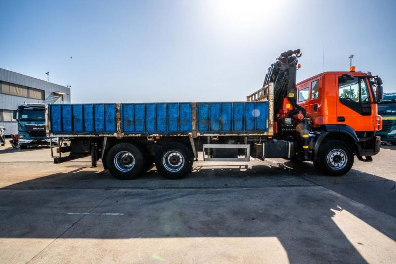 Iveco TRAKKER 360-6X4-E5+PALFINGER 23002/5x - Pritsche LKW, Autokran: das Bild 3 Iveco TRAKKER 360-6X4-E5+PALFINGER 23002/5x - Pritsche LKW, Autokran: das Bild 3