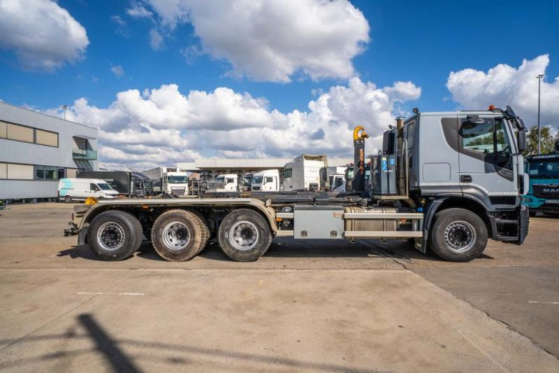 Iveco X-WAY 460 - Abrollkipper: das Bild 3 Iveco X-WAY 460 - Abrollkipper: das Bild 3