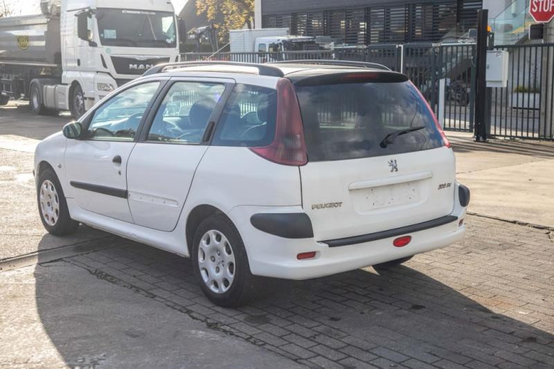 Peugeot 206 SW - PKW: das Bild 4 Peugeot 206 SW - PKW: das Bild 4