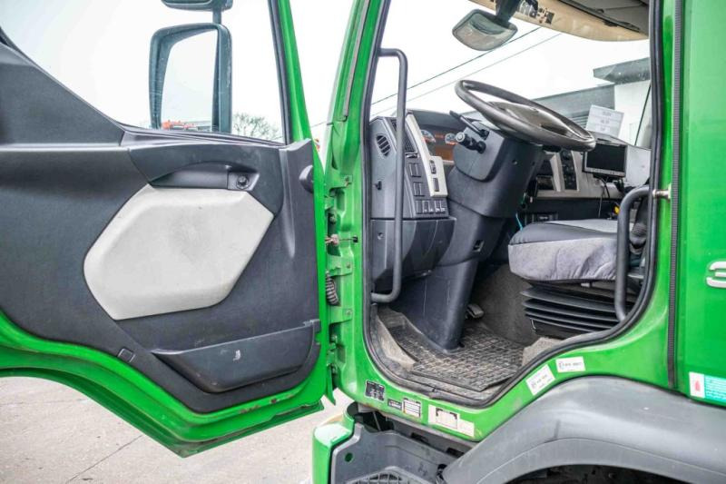 Innenraum Bild 1: Volvo FE 300-6x2 - Leasing Volvo FE 300-6x2 Innenraum Bild 1: Volvo FE 300-6x2 - Leasing Volvo FE 300-6x2