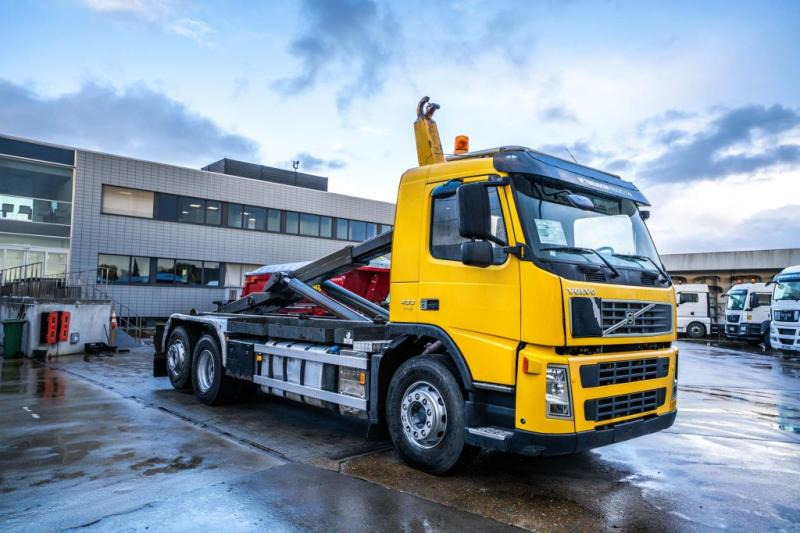 Volvo FM400-6x2-E5 + VDL 20 T. - Abrollkipper: das Bild 2 Volvo FM400-6x2-E5 + VDL 20 T. - Abrollkipper: das Bild 2