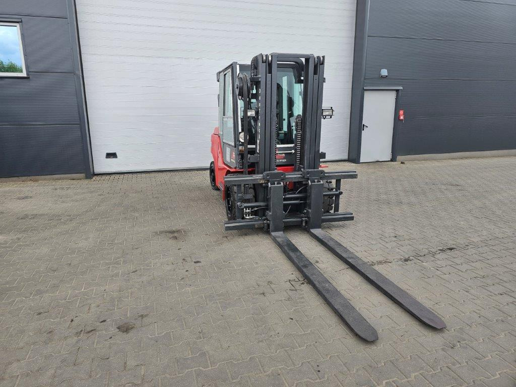 Dan Truck 8450DG Container-Indoor-Stapler -TRIPLEX - Dieselstapler: das Bild 5 Dan Truck 8450DG Container-Indoor-Stapler -TRIPLEX - Dieselstapler: das Bild 5