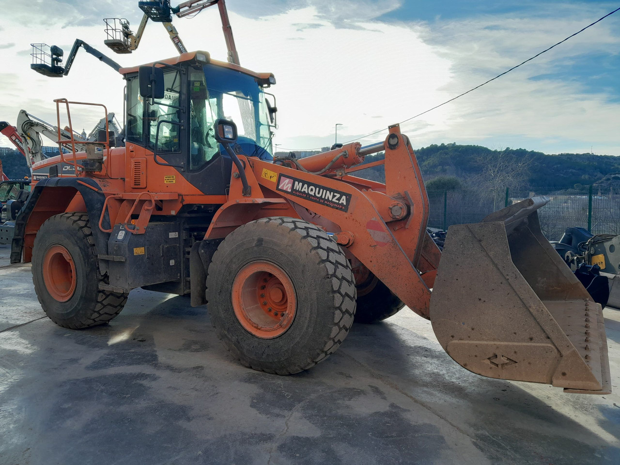 DOOSAN DL300 L/AUX - Radlader: das Bild 1 DOOSAN DL300 L/AUX - Radlader: das Bild 1