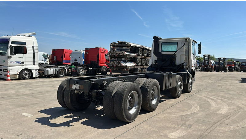 DAF 85 CF 430 (EURO 3 / MANUAL GEARBOX / BOITE MANUELLE / BIG HUB / 8X4 / STEEL SUSP. / LAMES) - Fahrgestell LKW: das Bild 4 DAF 85 CF 430 (EURO 3 / MANUAL GEARBOX / BOITE MANUELLE / BIG HUB / 8X4 / STEEL SUSP. / LAMES) - Fahrgestell LKW: das Bild 4
