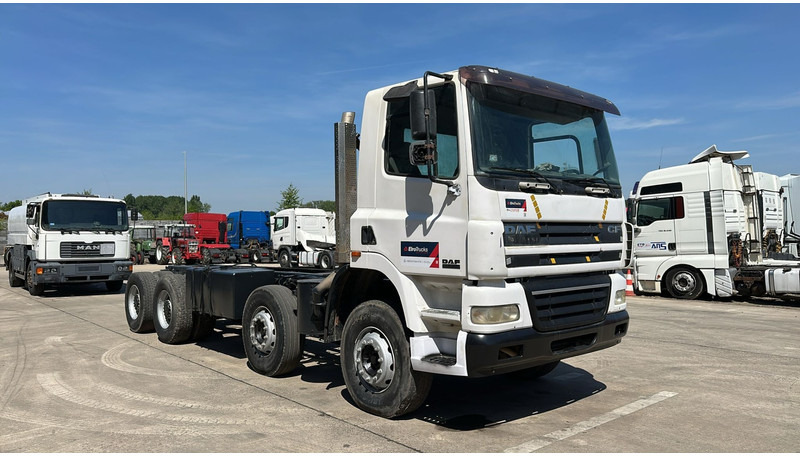 DAF 85 CF 430 (EURO 3 / MANUAL GEARBOX / BOITE MANUELLE / BIG HUB / 8X4 / STEEL SUSP. / LAMES) - Fahrgestell LKW: das Bild 5 DAF 85 CF 430 (EURO 3 / MANUAL GEARBOX / BOITE MANUELLE / BIG HUB / 8X4 / STEEL SUSP. / LAMES) - Fahrgestell LKW: das Bild 5