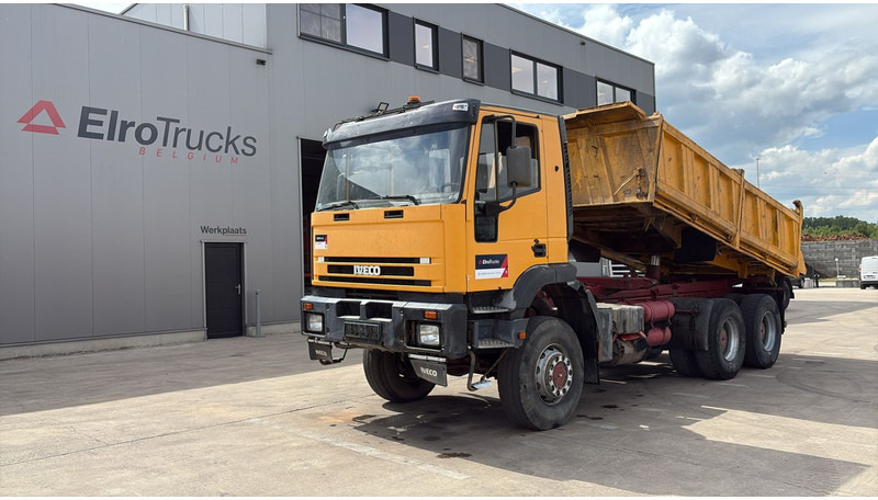 Iveco Eurotrakker 260 E 34 (POMPE MANUELLE / 6X6 / LAMES / GRAND PONT / STEEL SUSP. / MANUAL PUMP) - Kipper: das Bild 1 Iveco Eurotrakker 260 E 34 (POMPE MANUELLE / 6X6 / LAMES / GRAND PONT / STEEL SUSP. / MANUAL PUMP) - Kipper: das Bild 1