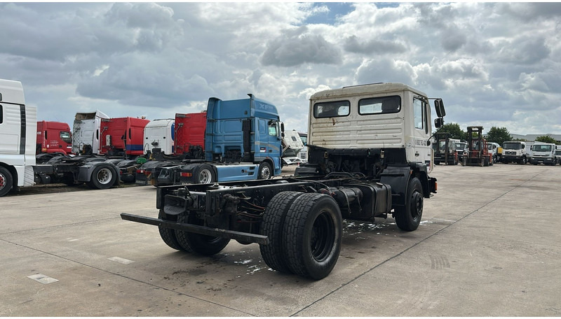 MAN 18.232 (MANUAL PUMP / 6 CYLINDER / POMPE MANUELLE / LAMES / STEEL SUSPENSION) - Fahrgestell LKW: das Bild 5 MAN 18.232 (MANUAL PUMP / 6 CYLINDER / POMPE MANUELLE / LAMES / STEEL SUSPENSION) - Fahrgestell LKW: das Bild 5