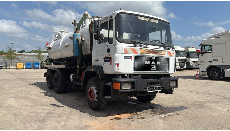MAN 25.292 (16.000 L VACUUM / 10 TYRES / 6X2 / FULL STEEL SUSP. / MANUAL PUMP / 6 CYLINDER) - Saug-/ Spülfahrzeug: das Bild 3 MAN 25.292 (16.000 L VACUUM / 10 TYRES / 6X2 / FULL STEEL SUSP. / MANUAL PUMP / 6 CYLINDER) - Saug-/ Spülfahrzeug: das Bild 3