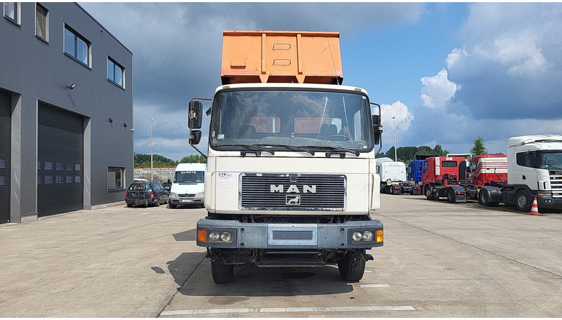 MAN 32.372 (BIG AXLE / STEEL SUSPENSION / MANUAL PUMP / 6 CYLINDER) - Kipper: das Bild 3 MAN 32.372 (BIG AXLE / STEEL SUSPENSION / MANUAL PUMP / 6 CYLINDER) - Kipper: das Bild 3