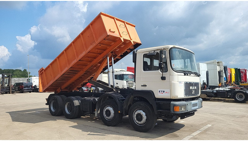 MAN 32.372 (BIG AXLE / STEEL SUSPENSION / MANUAL PUMP / 6 CYLINDER) - Kipper: das Bild 2 MAN 32.372 (BIG AXLE / STEEL SUSPENSION / MANUAL PUMP / 6 CYLINDER) - Kipper: das Bild 2