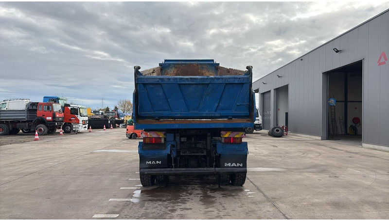 MAN 35.414 (6 CYLINDER / 8X6 / BIG AXLES / STEEL SUSP. / LAMES / GRAND PONT) - Kipper: das Bild 5 MAN 35.414 (6 CYLINDER / 8X6 / BIG AXLES / STEEL SUSP. / LAMES / GRAND PONT) - Kipper: das Bild 5