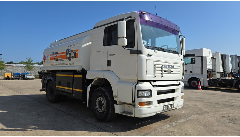 MAN TGA 18.460 (14.140L / MANUAL PUMP / MANUAL GEARBOX / TOP CONDITON / BOITE & POMPE MANUELLE) - Tankwagen: das Bild 2 MAN TGA 18.460 (14.140L / MANUAL PUMP / MANUAL GEARBOX / TOP CONDITON / BOITE & POMPE MANUELLE) - Tankwagen: das Bild 2