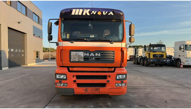 MAN TGA 26.310 (BOITE MANUELLE / MANUAL GEARBOX / 19000L) - Tankwagen: das Bild 2 MAN TGA 26.310 (BOITE MANUELLE / MANUAL GEARBOX / 19000L) - Tankwagen: das Bild 2