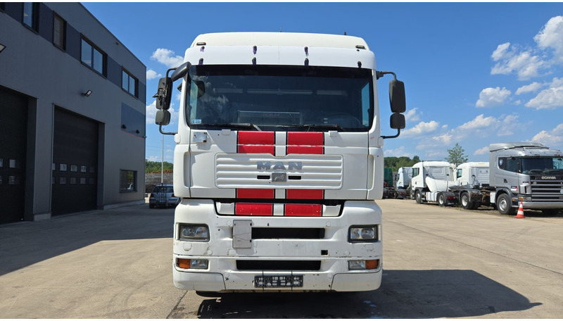 MAN TGA 26.440 (MANUAL GEARBOX / FRONT STEEL / 6X2 / BOITE MANUELLE / DEVANT LAMES) - Fahrgestell LKW: das Bild 2 MAN TGA 26.440 (MANUAL GEARBOX / FRONT STEEL / 6X2 / BOITE MANUELLE / DEVANT LAMES) - Fahrgestell LKW: das Bild 2