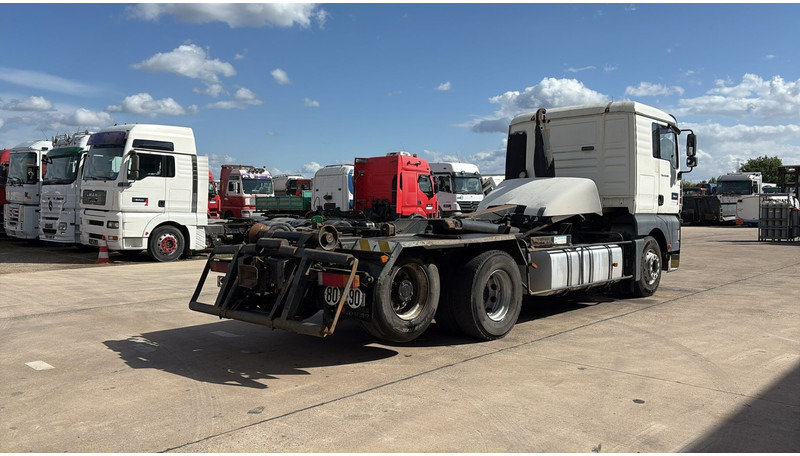 MAN TGA 28.480 (MANUAL PUMP / POMPE MANUELLE / BOITE MANUAL / MANUAL GEARBOX) - Fahrgestell LKW: das Bild 4 MAN TGA 28.480 (MANUAL PUMP / POMPE MANUELLE / BOITE MANUAL / MANUAL GEARBOX) - Fahrgestell LKW: das Bild 4