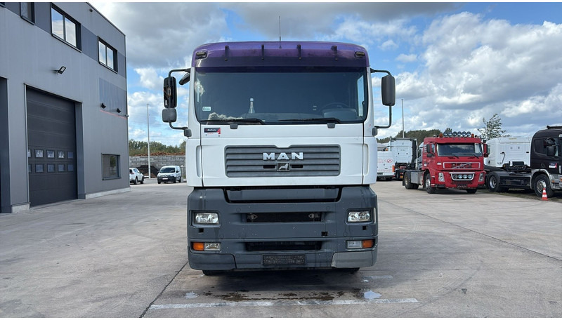 MAN TGA 28.480 (MANUAL PUMP / POMPE MANUELLE / BOITE MANUAL / MANUAL GEARBOX) - Fahrgestell LKW: das Bild 2 MAN TGA 28.480 (MANUAL PUMP / POMPE MANUELLE / BOITE MANUAL / MANUAL GEARBOX) - Fahrgestell LKW: das Bild 2