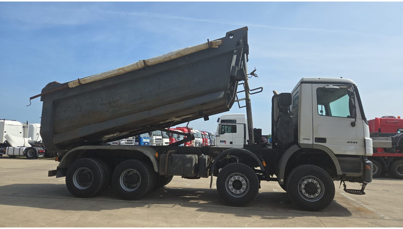 Mercedes-Benz Actros 4141 (EPS / 8X6 / GRAND PONT / BIG AXLE / LAMES / STEEL / V6) - Kipper: das Bild 4 Mercedes-Benz Actros 4141 (EPS / 8X6 / GRAND PONT / BIG AXLE / LAMES / STEEL / V6) - Kipper: das Bild 4