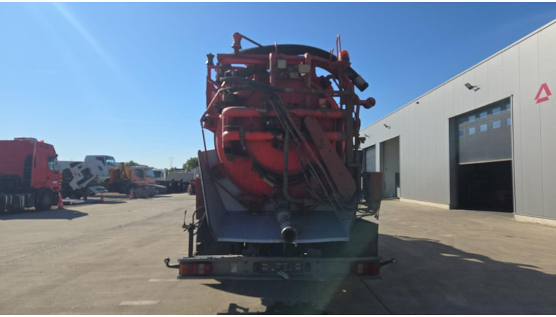 Mercedes-Benz SK 2435 (15.000 L / V8 AVEC 2X TURBO / BOITE MANUELLE / TRES BONNE ETAT / GRAND PONT) - Saug-/ Spülfahrzeug: das Bild 5 Mercedes-Benz SK 2435 (15.000 L / V8 AVEC 2X TURBO / BOITE MANUELLE / TRES BONNE ETAT / GRAND PONT) - Saug-/ Spülfahrzeug: das Bild 5