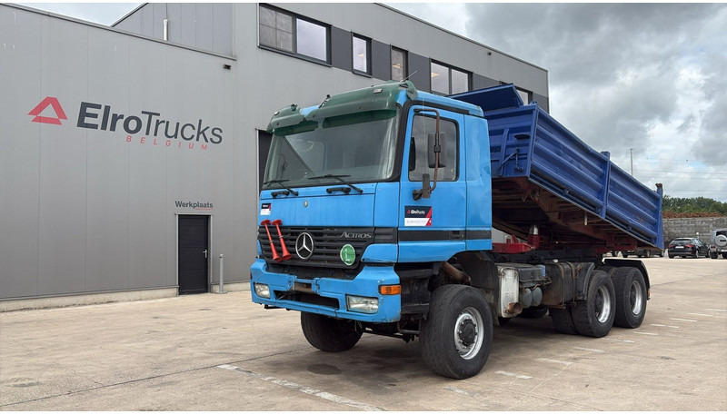 Mercedes-Benz actros 3340 (6X6 / BOITE MANUELLE /MANUAL GEARBOX / 3 PONTS / V6 / MP1) - Kipper: das Bild 1 Mercedes-Benz actros 3340 (6X6 / BOITE MANUELLE /MANUAL GEARBOX / 3 PONTS / V6 / MP1) - Kipper: das Bild 1