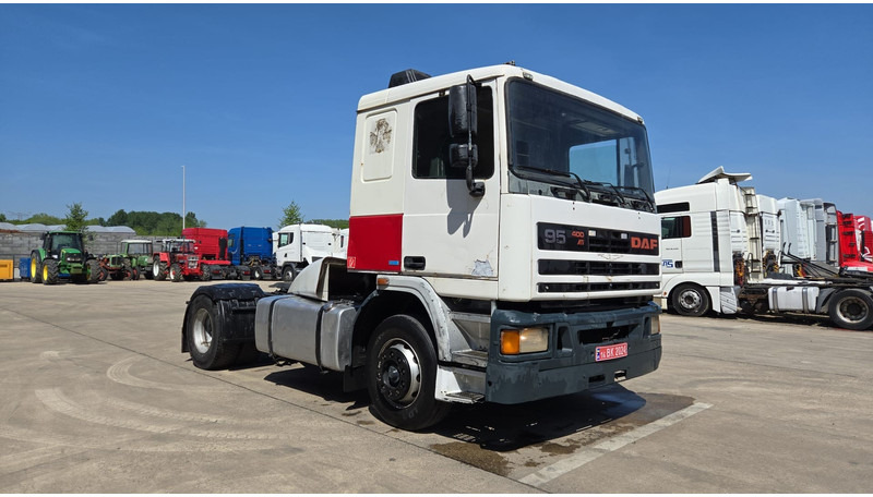 DAF 95 ATI 400 (EURO 2 / MANUAL PUMP / MANUAL GEARBOX / POMPE MANUELLE) - Sattelzugmaschine: das Bild 2 DAF 95 ATI 400 (EURO 2 / MANUAL PUMP / MANUAL GEARBOX / POMPE MANUELLE) - Sattelzugmaschine: das Bild 2