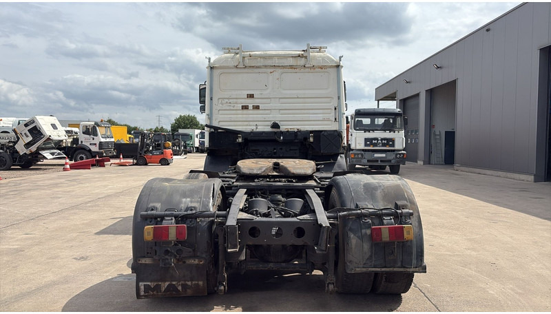 Sattelzugmaschine MAN 25.403 (6X2 / 6 CYLINDER / EURO 2 / MANUAL GEARBOX / 8 TYRES): das Bild 7