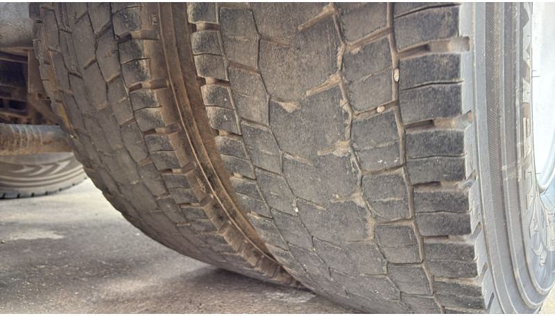 Sattelzugmaschine MAN 25.403 (6X2 / 6 CYLINDER / EURO 2 / MANUAL GEARBOX / 8 TYRES): das Bild 13