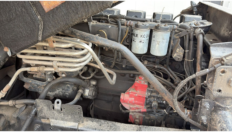 Sattelzugmaschine MAN 25.403 (6X2 / 6 CYLINDER / EURO 2 / MANUAL GEARBOX / 8 TYRES): das Bild 19