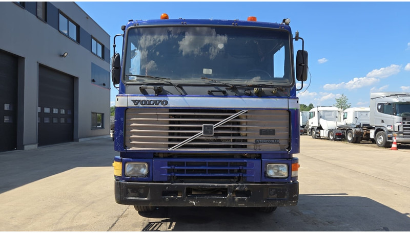 Volvo F 12 - 360 (FULL STEEL SUSPENSION / MANUAL PUMP / SUSP. LAMES / 6X2) - Fahrgestell LKW: das Bild 2 Volvo F 12 - 360 (FULL STEEL SUSPENSION / MANUAL PUMP / SUSP. LAMES / 6X2) - Fahrgestell LKW: das Bild 2
