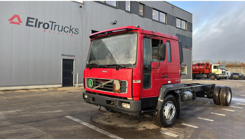 Volvo FL 220 (MANUAL GEARBOX / BOITE MANUELLE) - Fahrgestell LKW: das Bild 1 Volvo FL 220 (MANUAL GEARBOX / BOITE MANUELLE) - Fahrgestell LKW: das Bild 1