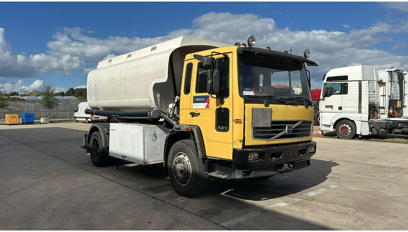 Volvo FL 6-18 (12400 LITERS / 3 COMPARTIMENTS / EURO 2 / STEEL SUSP. / LAMES) - Tankwagen: das Bild 3 Volvo FL 6-18 (12400 LITERS / 3 COMPARTIMENTS / EURO 2 / STEEL SUSP. / LAMES) - Tankwagen: das Bild 3