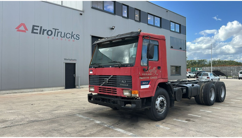 Volvo FL 7 - 260 (6X4 / LAMES / POMPE MANUELLE / MANUAL PUMP / STEEL SUSP.) - Fahrgestell LKW: das Bild 1 Volvo FL 7 - 260 (6X4 / LAMES / POMPE MANUELLE / MANUAL PUMP / STEEL SUSP.) - Fahrgestell LKW: das Bild 1