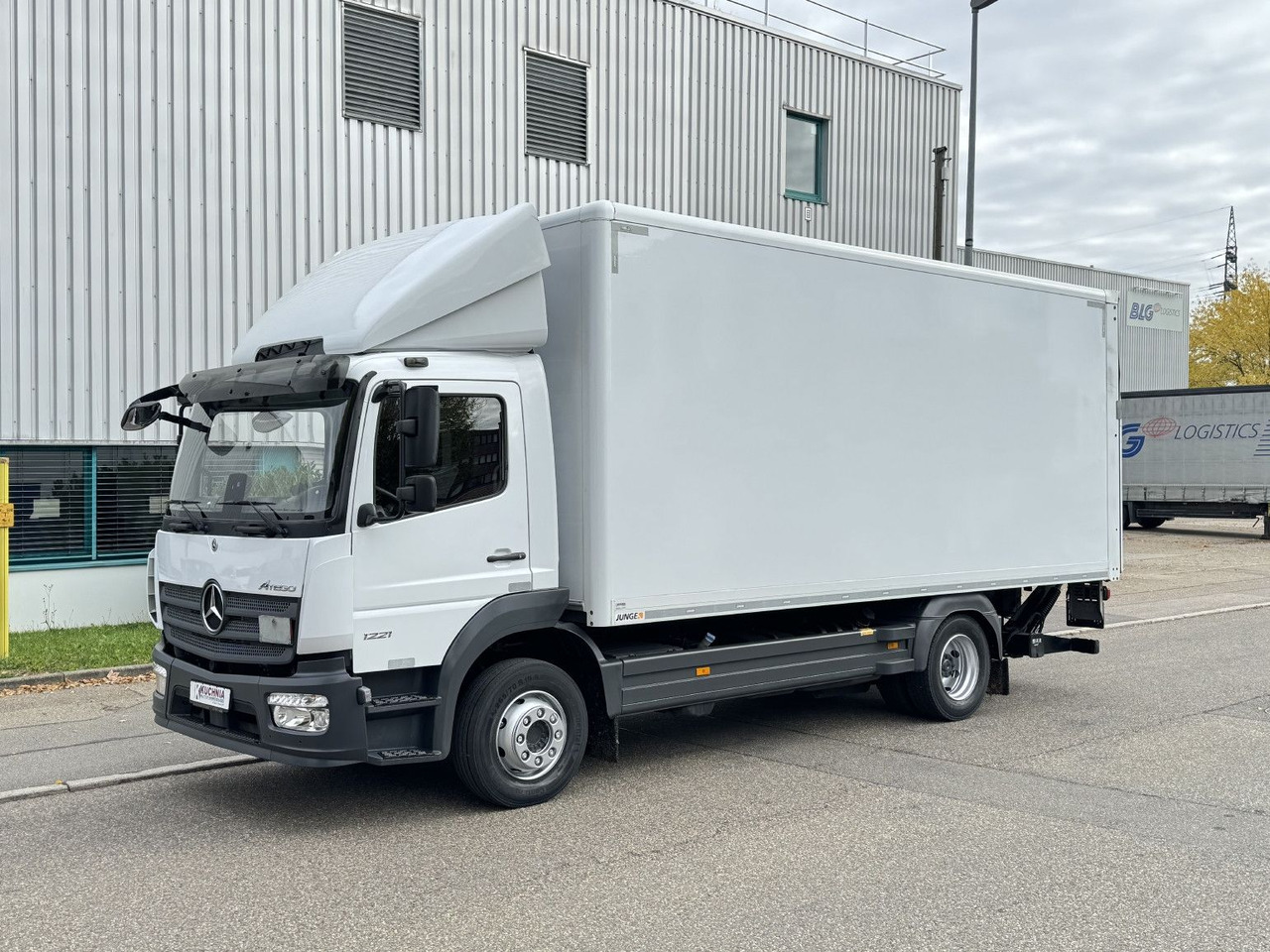 Mercedes-Benz Atego 1221 L Koffer 6,1m LBW AHK Klima TOP - Koffer LKW: das Bild 3 Mercedes-Benz Atego 1221 L Koffer 6,1m LBW AHK Klima TOP - Koffer LKW: das Bild 3