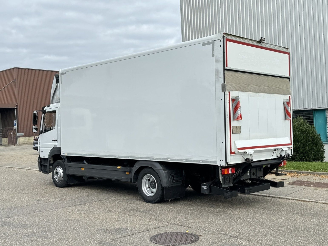 Mercedes-Benz Atego 1221 L Koffer 6,1m LBW AHK Klima TOP - Koffer LKW: das Bild 5 Mercedes-Benz Atego 1221 L Koffer 6,1m LBW AHK Klima TOP - Koffer LKW: das Bild 5