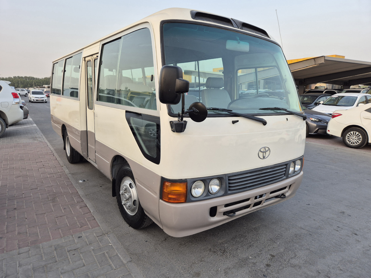 TOYOTA Coaster ... Nos bus -Originaires TOYOTA ...pas Chinois... T72 ... - Kleinbus, Personentransporter: das Bild 1 TOYOTA Coaster ... Nos bus -Originaires TOYOTA ...pas Chinois... T72 ... - Kleinbus, Personentransporter: das Bild 1