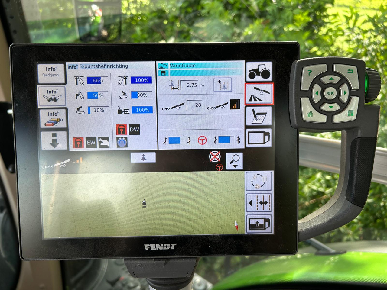 Traktor FENDT 828 Vario S4 ProfiPlus: das Bild 31 Traktor FENDT 828 Vario S4 ProfiPlus: das Bild 31