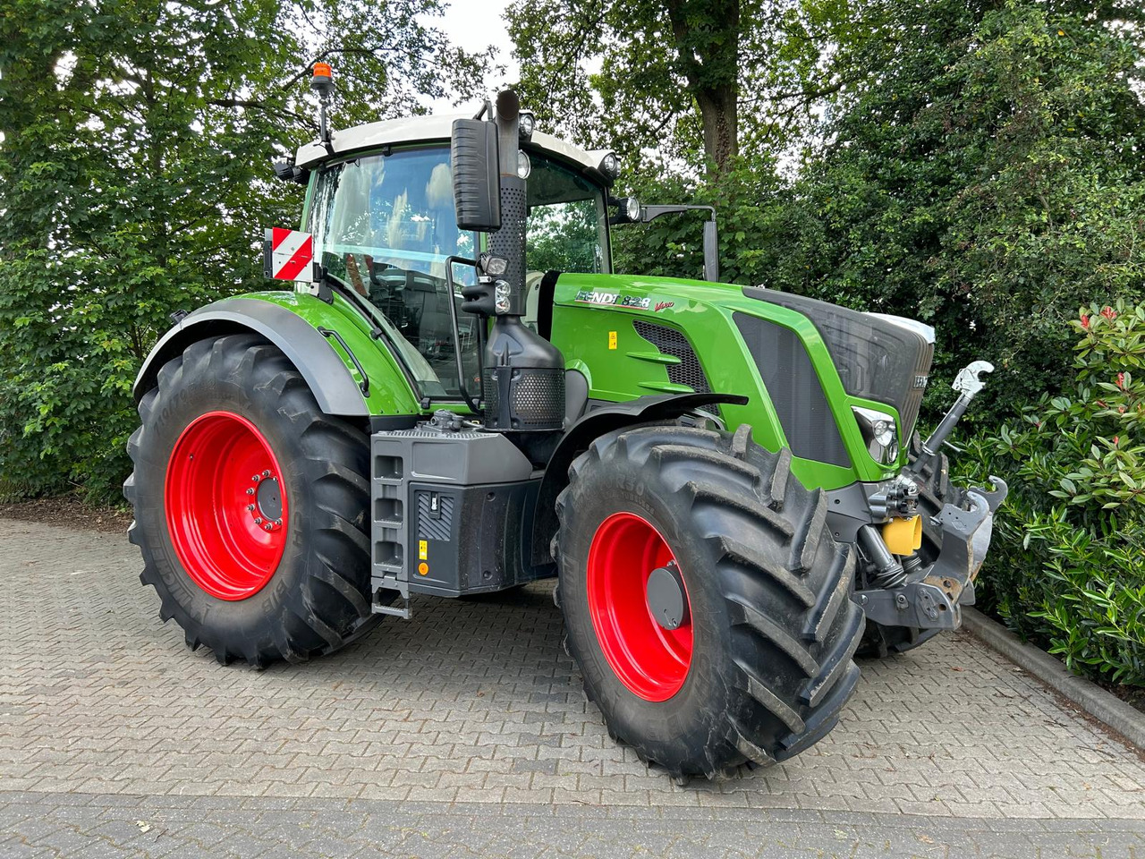 FENDT 828 Vario S4 ProfiPlus - Traktor: das Bild 3 FENDT 828 Vario S4 ProfiPlus - Traktor: das Bild 3