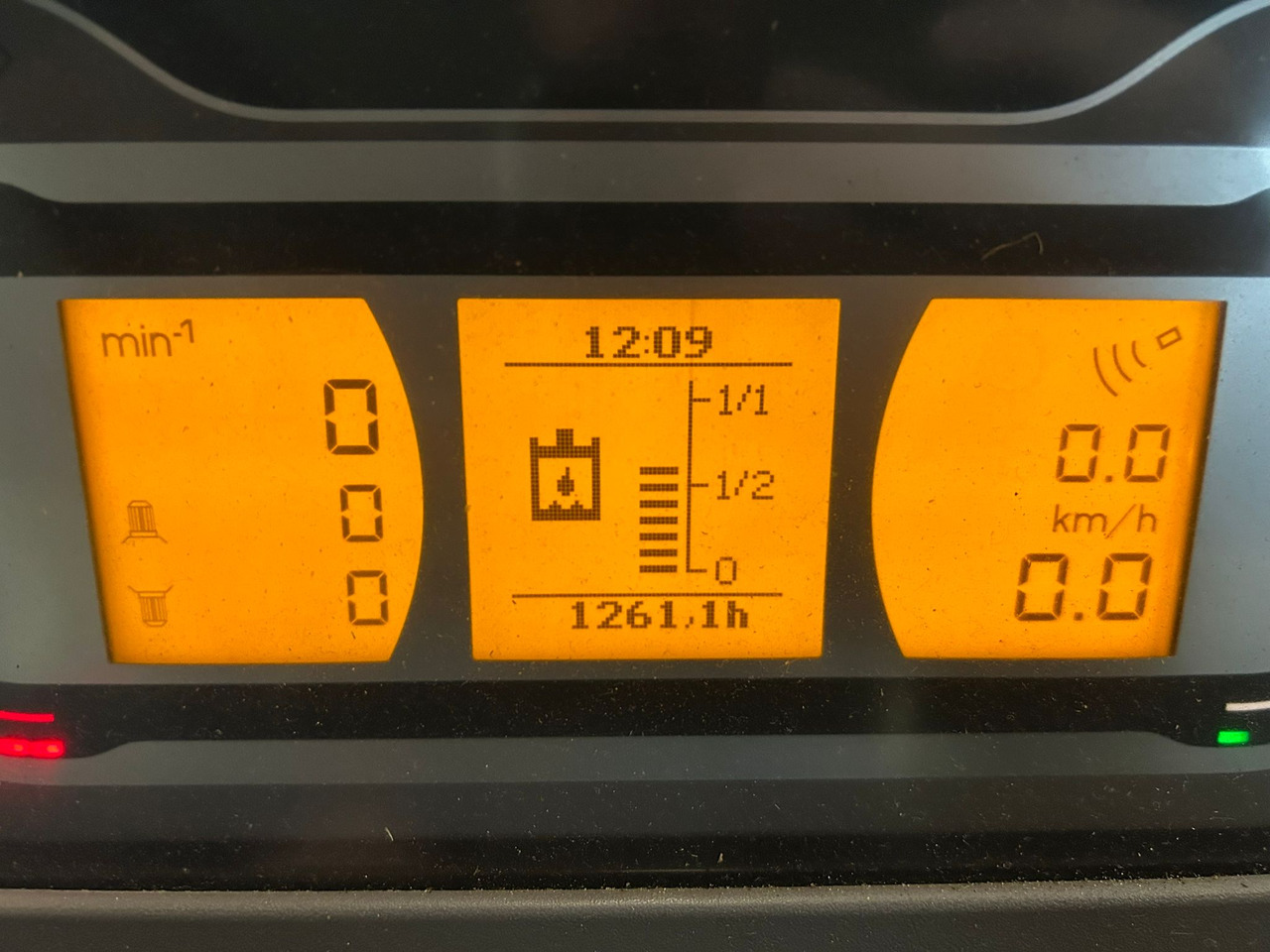 Traktor FENDT 828 Vario S4 ProfiPlus: das Bild 27 Traktor FENDT 828 Vario S4 ProfiPlus: das Bild 27