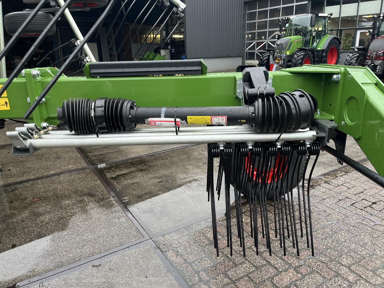 FENDT Former 880 - Heuwender/ Wenderechen: das Bild 4 FENDT Former 880 - Heuwender/ Wenderechen: das Bild 4