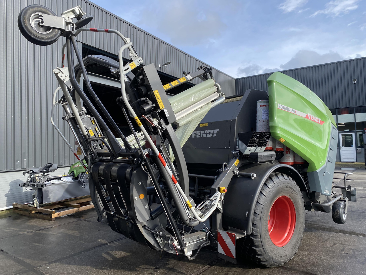 Fendt Rotana 130F Combi - Ballenwickelgerät: das Bild 2 Fendt Rotana 130F Combi - Ballenwickelgerät: das Bild 2