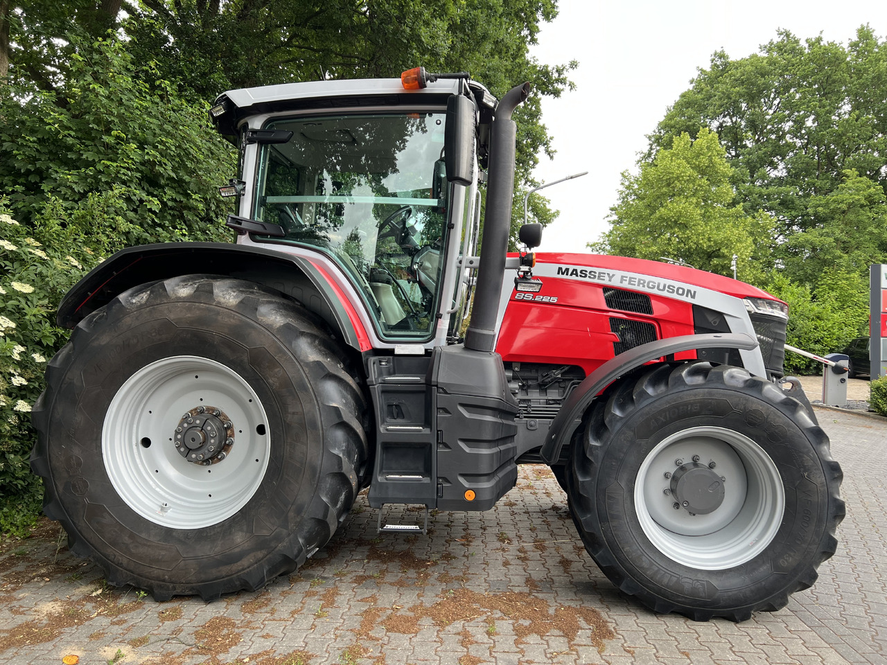 Massey Ferguson 8S.225 Dyne E-power - Traktor: das Bild 4 Massey Ferguson 8S.225 Dyne E-power - Traktor: das Bild 4