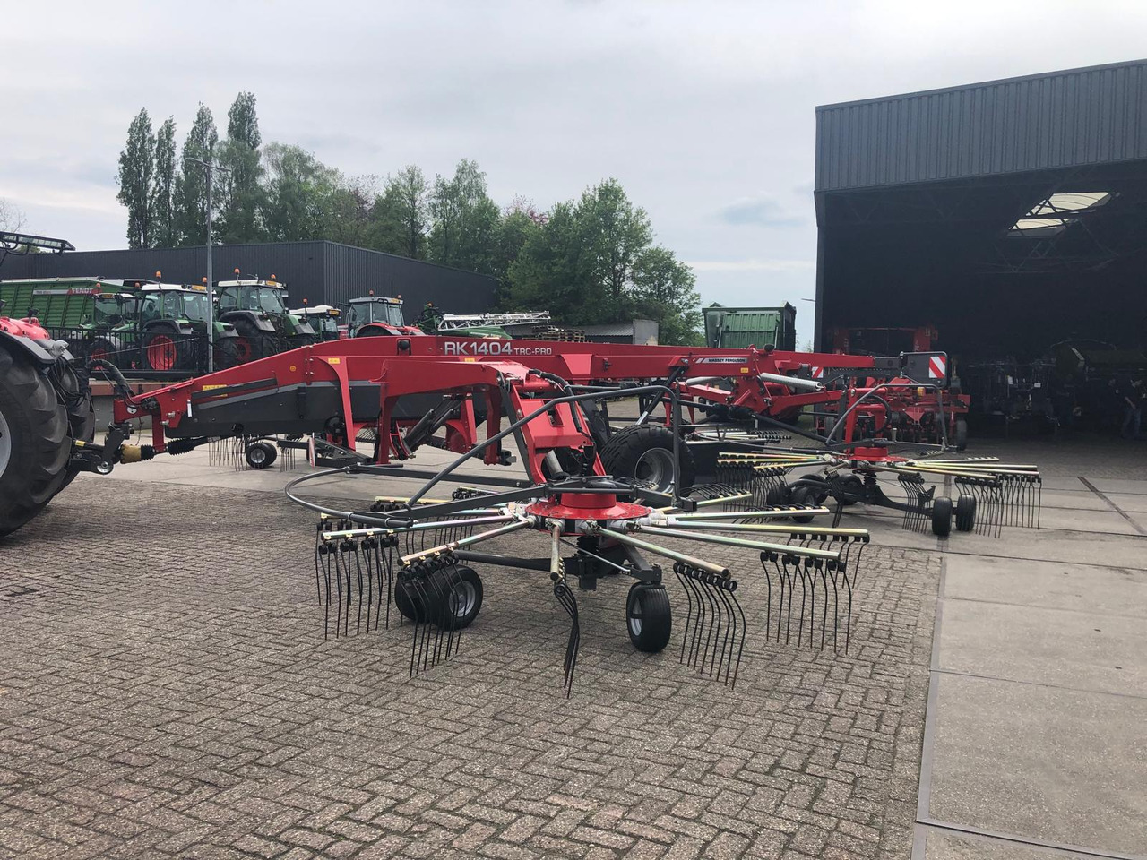 Massey Ferguson RK 1404 TRC-PRO - Heuwender/ Wenderechen: das Bild 4 Massey Ferguson RK 1404 TRC-PRO - Heuwender/ Wenderechen: das Bild 4