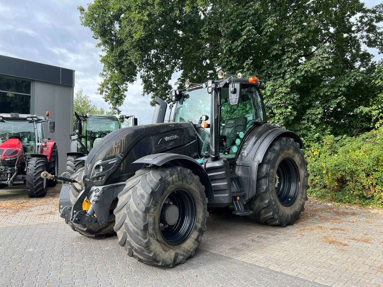 VALTRA T174 Versu - Traktor: das Bild 1 VALTRA T174 Versu - Traktor: das Bild 1
