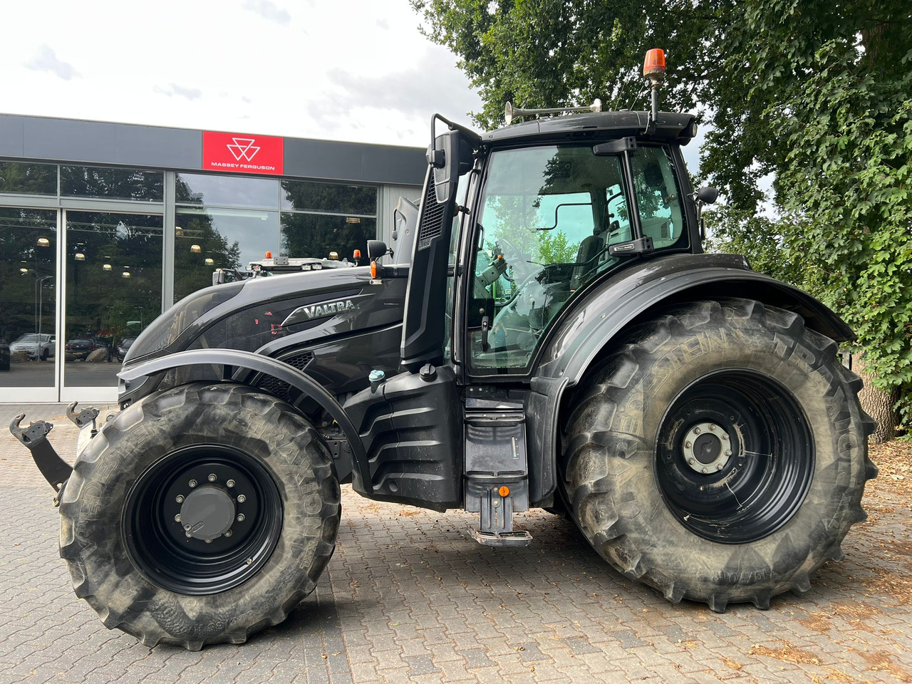 VALTRA T174 Versu - Traktor: das Bild 2 VALTRA T174 Versu - Traktor: das Bild 2