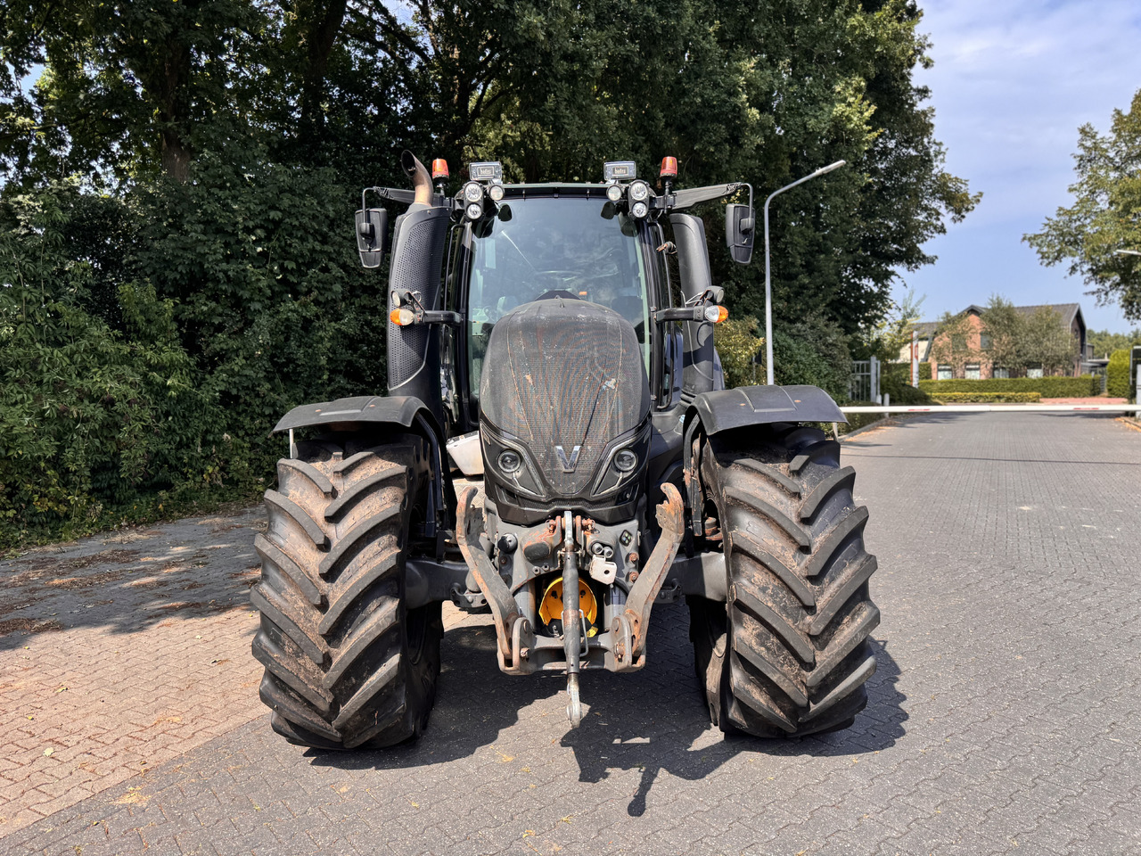 VALTRA T214 Direct - Traktor: das Bild 4 VALTRA T214 Direct - Traktor: das Bild 4