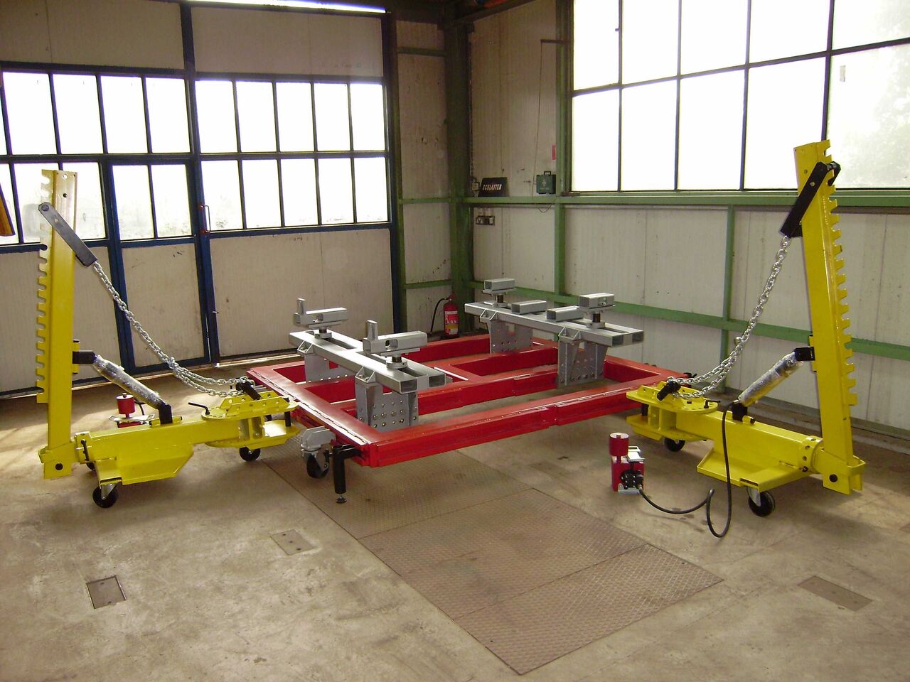 Frame for Truck Cabin Repair / Rahmen für die Reparatur von Lkw-Fahrerhäusern / Rám pro opravu kabin nákladních vozidel / Cadru pentru repararea cabinelor camioanelor - Werkstattgerät: das Bild 3 Frame for Truck Cabin Repair / Rahmen für die Reparatur von Lkw-Fahrerhäusern / Rám pro opravu kabin nákladních vozidel / Cadru pentru repararea cabinelor camioanelor - Werkstattgerät: das Bild 3