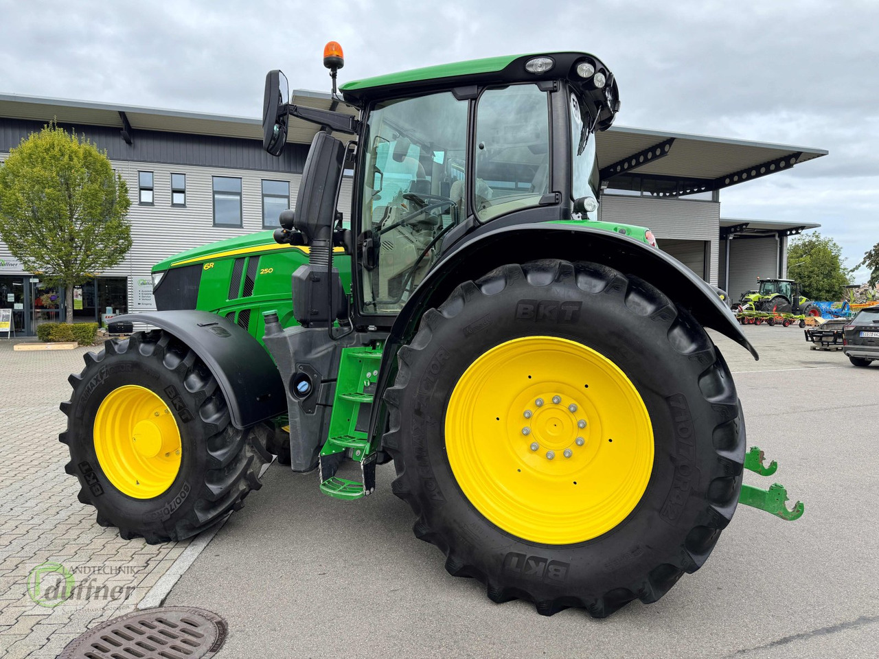 John Deere 6R 250 - Traktor: das Bild 4 John Deere 6R 250 - Traktor: das Bild 4
