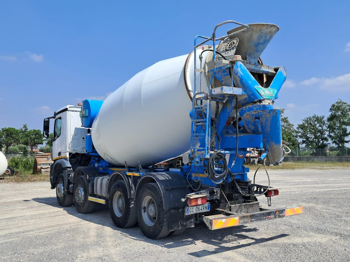 Fahrmischer MERCEDES AROCS 4142: das Bild 8
