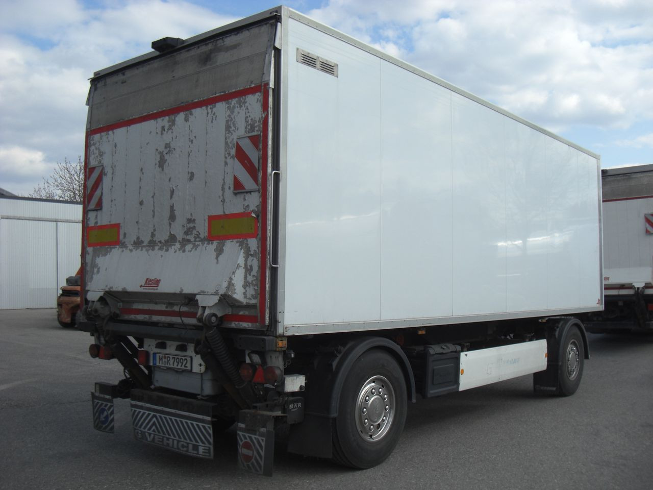 Magyar SR34MD1 / 3 KAMMERN - Tankauflieger: das Bild 2 Magyar SR34MD1 / 3 KAMMERN - Tankauflieger: das Bild 2