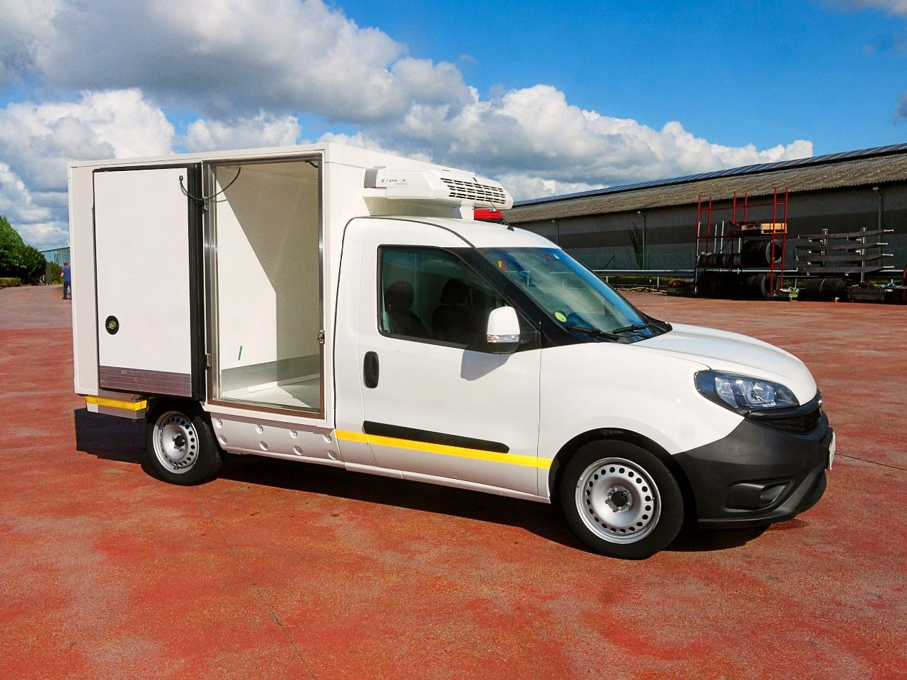 Fiat DOBLO 1.6 KUHLKOFFER THERMOKING MT A/C - Kühltransporter: das Bild 3 Fiat DOBLO 1.6 KUHLKOFFER THERMOKING MT A/C - Kühltransporter: das Bild 3