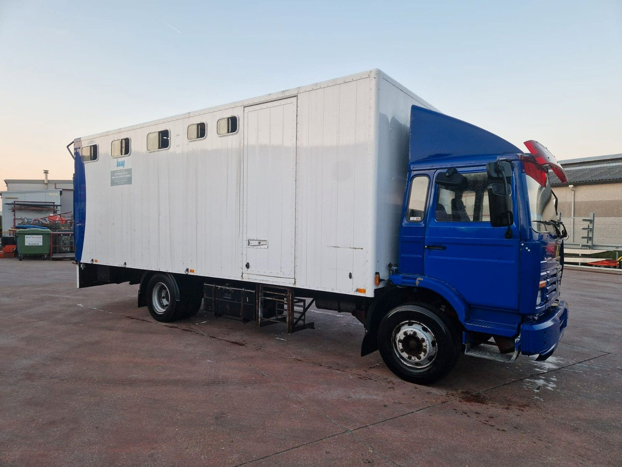Renault MIDLINER M KOFFER LADEBORDWAND HELLO AFRIKA - Koffer LKW: das Bild 1 Renault MIDLINER M KOFFER LADEBORDWAND HELLO AFRIKA - Koffer LKW: das Bild 1